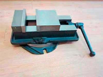 Тиски станочные поворотные qm16125
